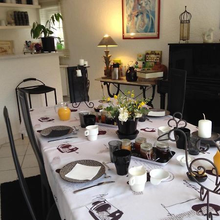 Le Jardin De La Cite Bed & Breakfast Carcassonne Bagian luar foto
