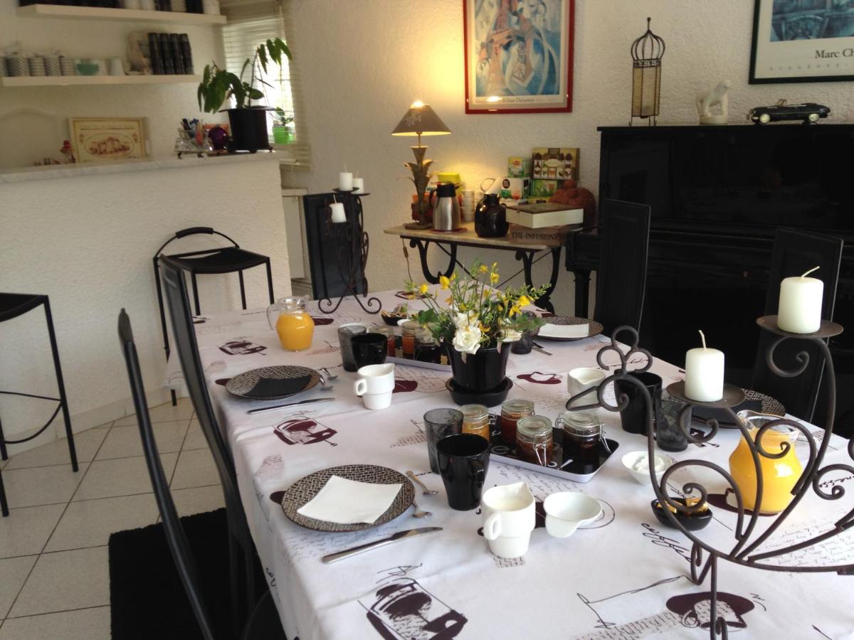 Le Jardin De La Cite Bed & Breakfast Carcassonne Bagian luar foto
