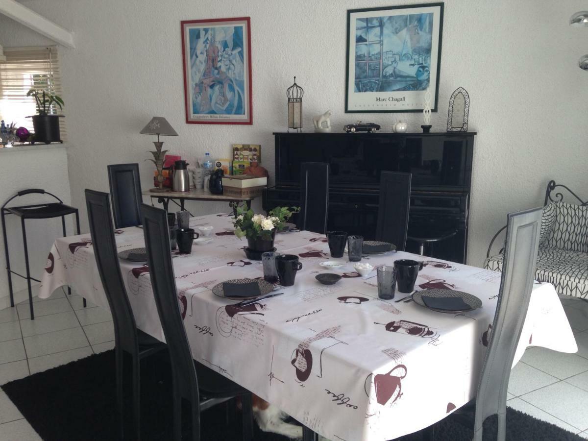 Le Jardin De La Cite Bed & Breakfast Carcassonne Bagian luar foto