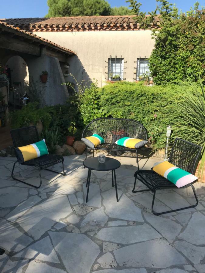 Le Jardin De La Cite Bed & Breakfast Carcassonne Bagian luar foto