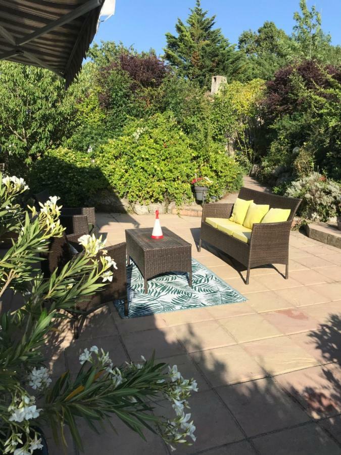 Le Jardin De La Cite Bed & Breakfast Carcassonne Bagian luar foto